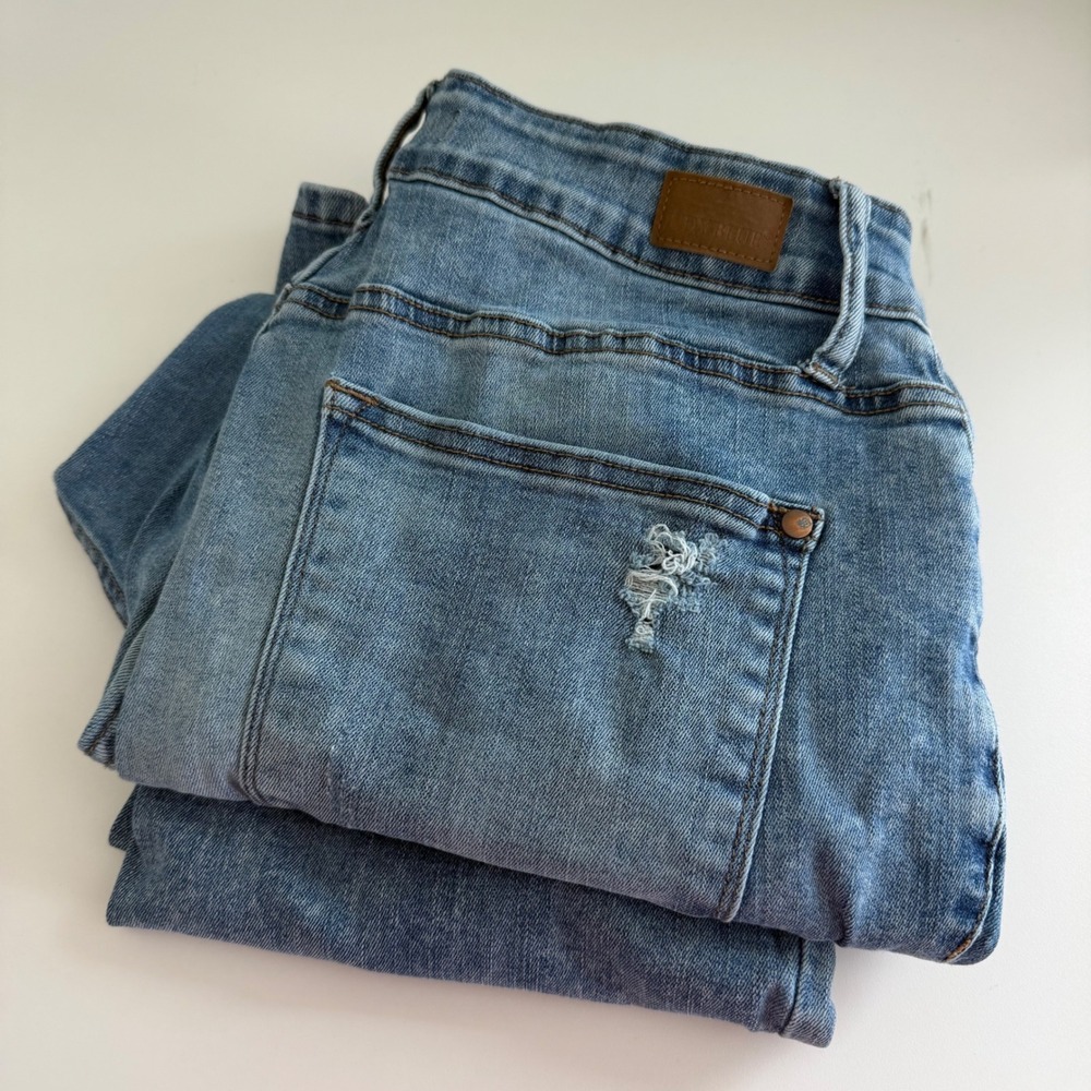 Judy Blue Cropped Bootcut Distressed Jeans Medium Wash 16W JB88518 Raw Hem
